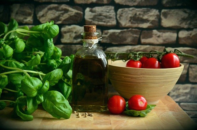 Tomates con albahaca