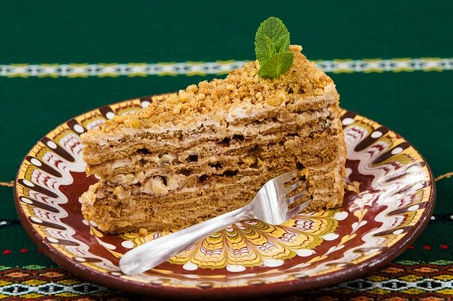 Torta de huevo mol y almendras