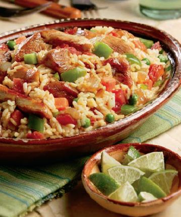 Pollo con Arroz acompañado de Chicharos y Zanahorias