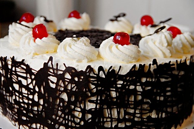 Torta de Chocolate Rellena con Dulce de Leche