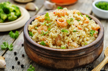 Camarones con Quinua y Aceitunas