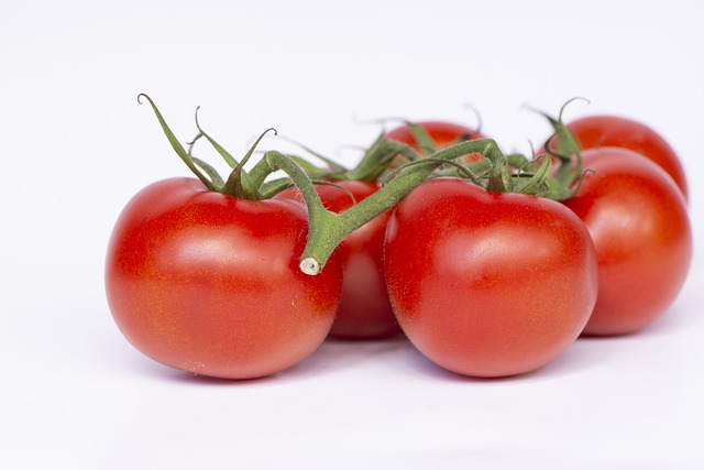 Tomates Rellenos con Caviar