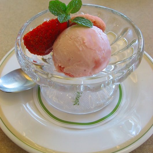 Helado de Frutillas a la Crema con Maicena