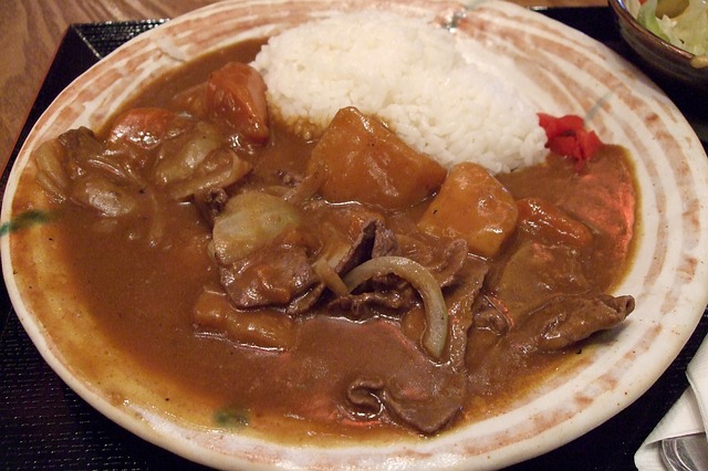 Bifes al Curry con Timbal de Arroz