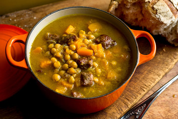 Callos con garbanzos