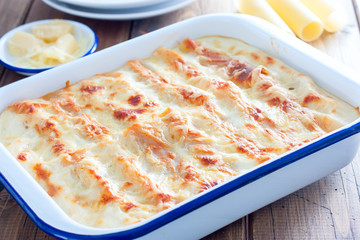 Canelones 4 Quesos con Salsa Blanca y Tomate