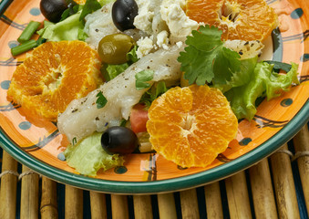 Ensalada de bacalao, naranja y cebolleta