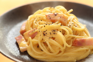 Espaguetis con salsa carbonara