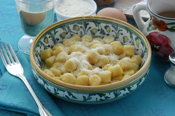 Ñoquis de Ricotta con Salsa Cuatro Quesos