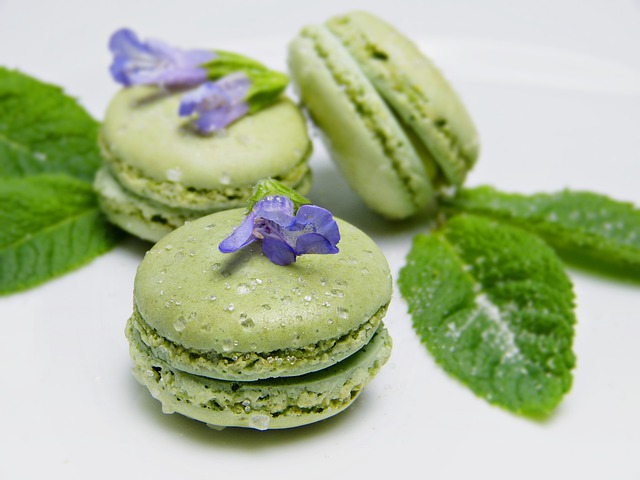 Macarons Rellenos de Menta y Chocolate