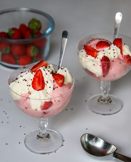 Helado de Frutillas Fácil