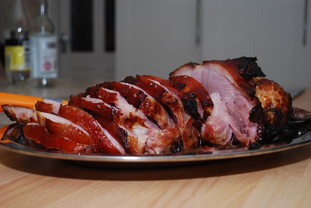 Pierna de Cerdo Marinado al Horno con Puré de Manzanas