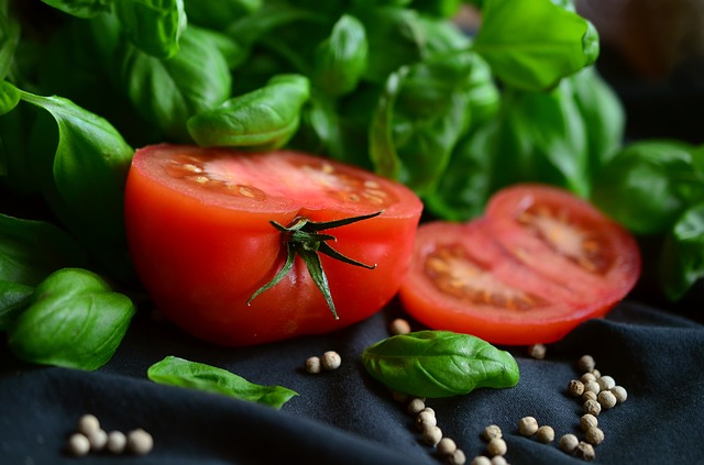 Carpaccio de Tomates, Queso Reggianito y Pesto