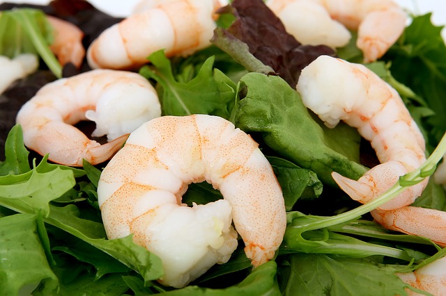 Ensalada de Salmón y Camarones