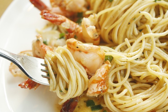 Fideos Frescos con Salsa de Camarones